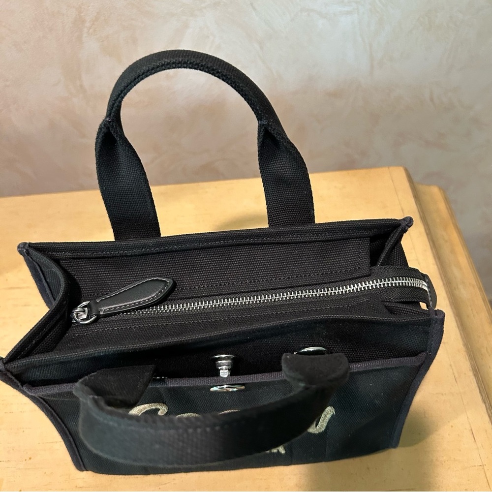 Coach cargo tote black canvas with gold script
Embroidery -CP164 cargo tote 26 - Picture 4 of 8